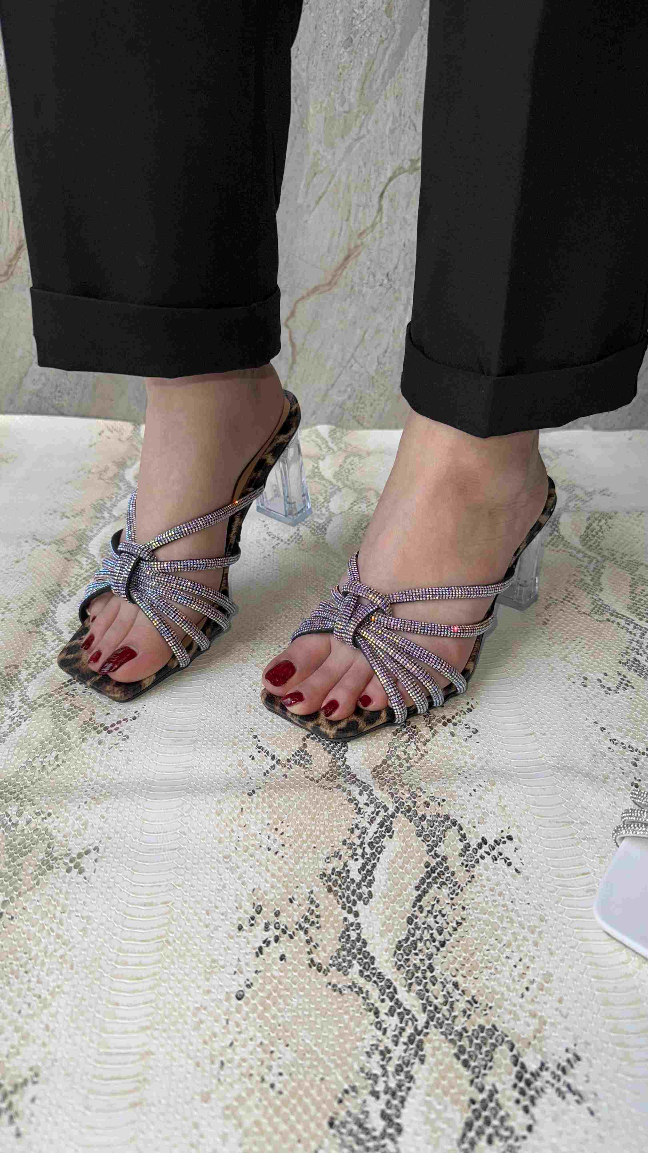 صندل مجلسی مدل نگینی خرچنگی پاشنه شیشهای کد ۱۱۰